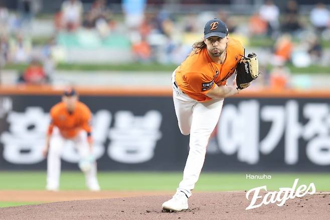 한화 와이스가 23일 롯데와 홈 경기에서 역투하고 있다. 한화 이글스 제공