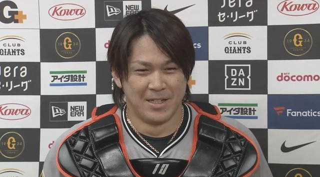 감독 대신 기자들에게 경기 브리핑을 하는 가이 포수. 니혼 TV SNS 캡처