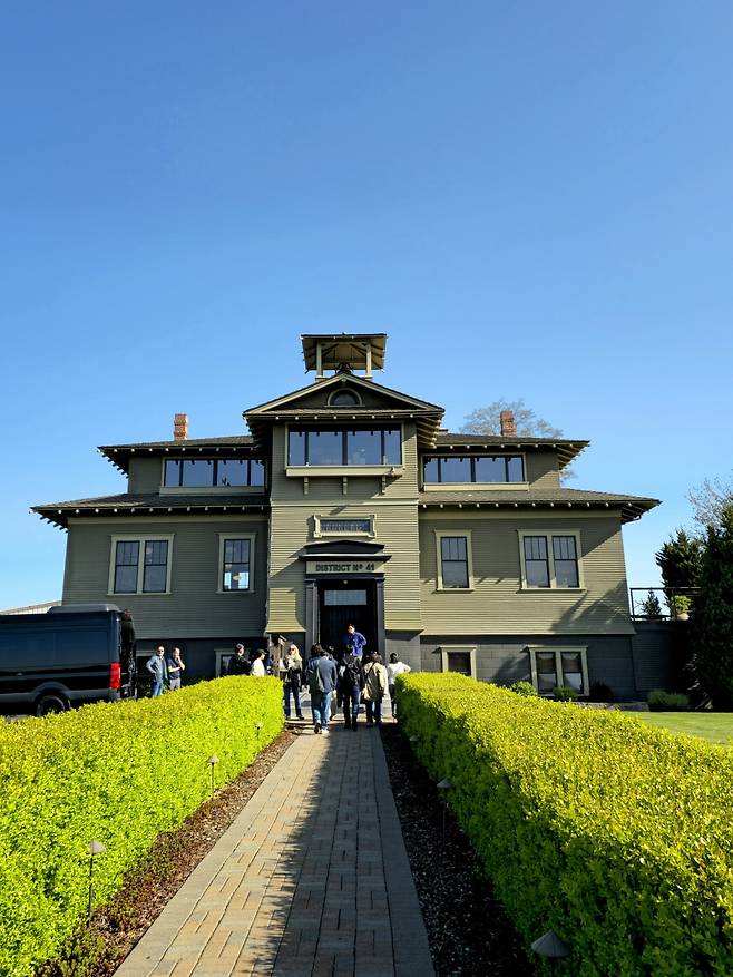 학교 건물이었던 레콜 넘버 41 와이너리 전경.