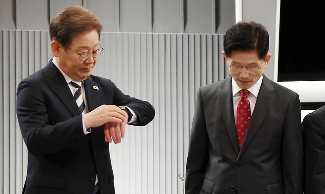 이재명 더불어민주당 대선 후보(왼쪽), 김문수 국민의힘 대선 후보. 뉴스1