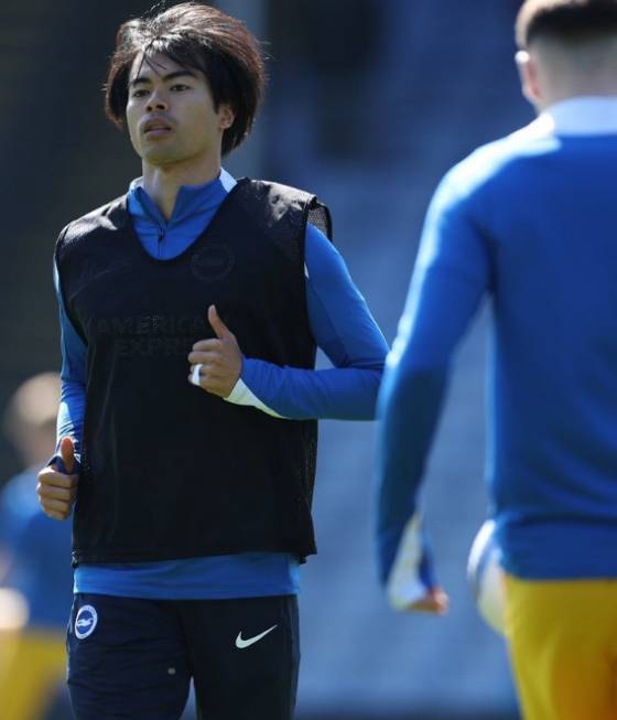 경기 전 몸울 푸는 미토마 카오루. /사진=브라이튼 공식 SNS 갈무리