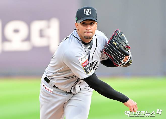 KT 위즈 윌리엄 쿠에바스가 지난 22일 KIA 타이거즈전에 선발 등판해 투구하고 있다. 엑스포츠뉴스 DB