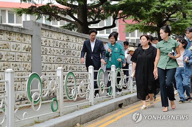 박형준 부산시장, 어린이 통학로 점검 [부산시 제공. 재판매 및 DB 금지]