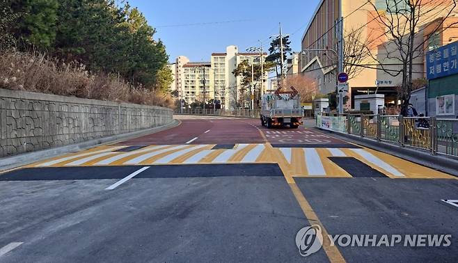 아동지킴이 안전턱 [부산경찰청 제공. 재판매 및 DB 금지]