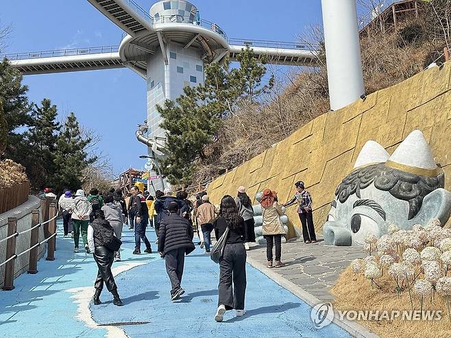 열차 타고 동해시 구경 왔어요 [연합뉴스 자료사진]