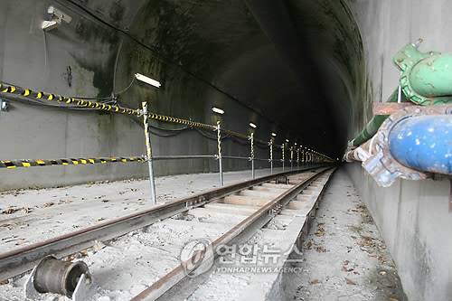 한일해저터널 탐사용 갱도 공사 현장공개 [연합뉴스 자료사진]