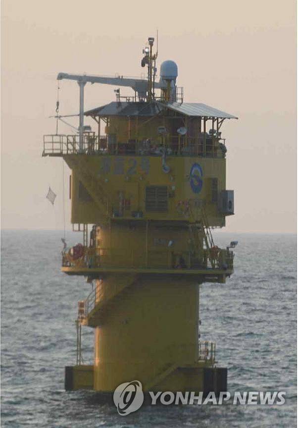중국이 일방적으로 설치한 서해구조물 선란2호 (서울=연합뉴스) 한중 양국의 200해리 배타적경제수역(EEZ)이 겹치는 서해 잠정조치수역에 중국이 2024년 일방적으로 설치한 구조물 '선란2호' 사진을 국민의힘 엄태영 의원이 24일 공개했다.  2025.4.24  [엄태영 의원실 제공. 재판매 및 DB 금지] photo@yna.co.kr