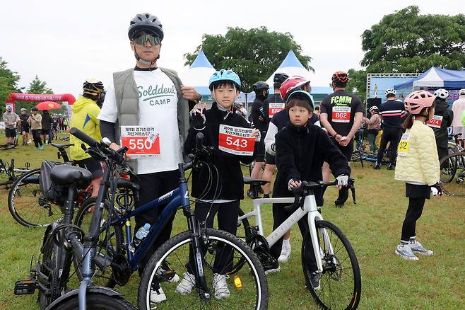 ▲ 제9회 경기친환경자전거페스티벌'에 참가한 한다윗씨 가족.