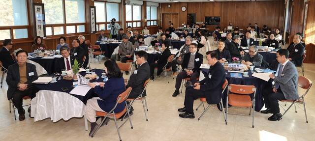 ▲ 진천군의 정책 방향 설정의 물줄기 역할을 하는 정책자문단의 11기 멤버 구성이 한창이다. 사진은 지난해 정책자문단 운영 모습 / 진천군 제공