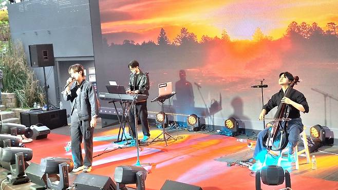 김광석길 4월 ‘매마토(매월 마지막 토요일)’ 공연 모습.