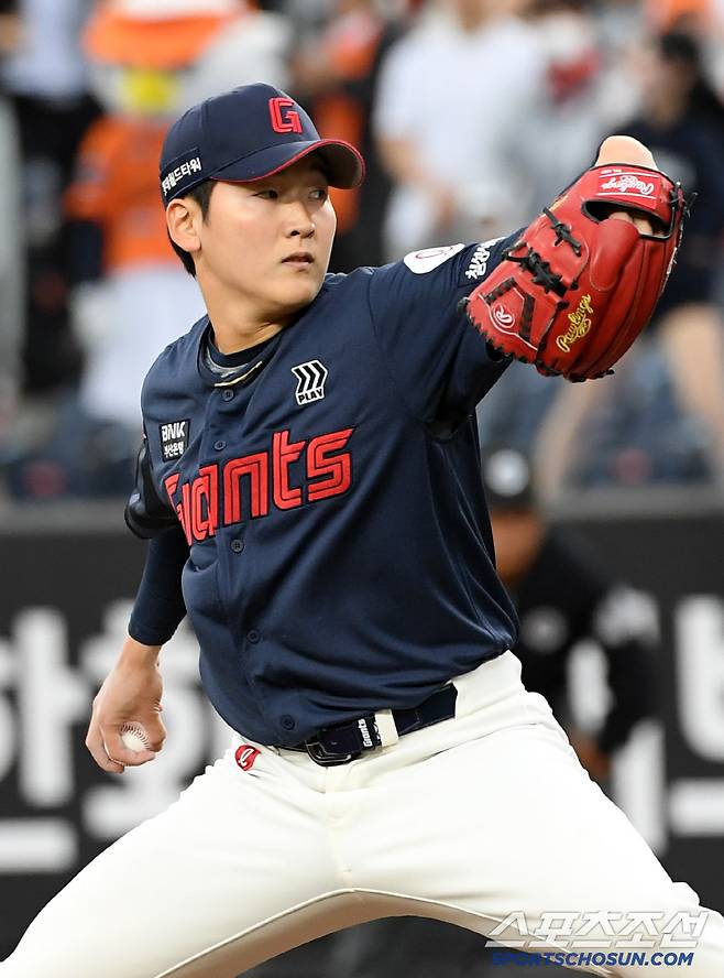 24일 대전 한화생명볼파크에서 열린 한화 이글스와 롯데 자이언츠의 경기. 롯데 최준용이 역투하고 있다. 대전=박재만 기자 pjm@sportschosun.com/2025.05.24/