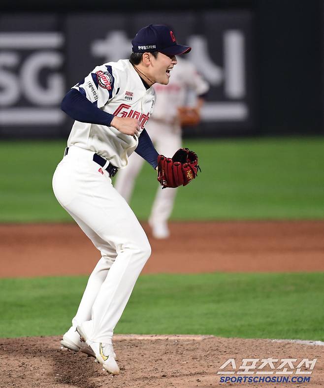 21일 부산 사직야구장에서 열린 KBO리그 롯데와 LG의 경기. 11회를 무실점으로 막아낸 롯데 최준용. 부산=송정헌 기자songs@sportschosun.com/2025.05.21/