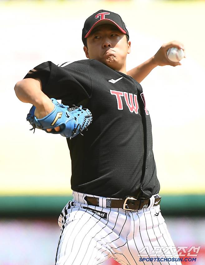 25일 인천 SSG랜더스필드에서 열린 LG-SSG전. LG 선발투수 송승기가 투구하고 있다. 있다. 인천=정재근 기자 cjg@sportschosun.com/2025.5.25/