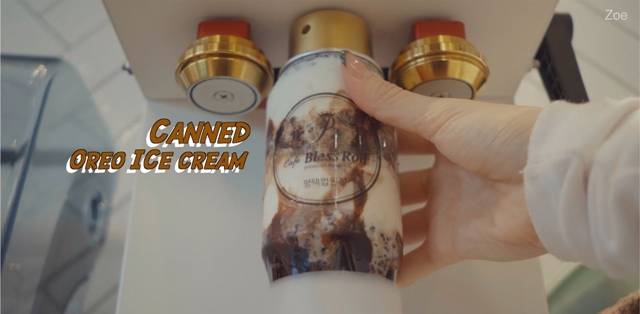 유튜브 채널 'Zoe's 조에'는 세련된 영상미로 카페 음료 제조 과정을 섬세하게 그려내며, 카페 브이로그 장르에서 독자적인 색깔을 드러내고 있다. /유튜브 채널 'Zoe's 조에' 영상 캡쳐