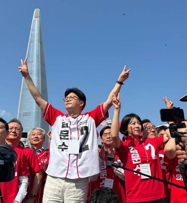 한동훈 국민의힘 전 대표가 25일 서울 송파구에서 김문수 국민의힘 대선후보 지원유세를 하고 있다. 배현진 국민의힘 의원실