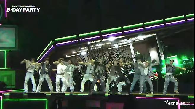 25일 서울 서초구 세빛섬 일대에서는 세븐틴 10주년 공연 'B-DAY PARTY : BURST Stage @잠수교'가 열렸다. (사진=하이브 레이블즈 유튜브 캡처)
