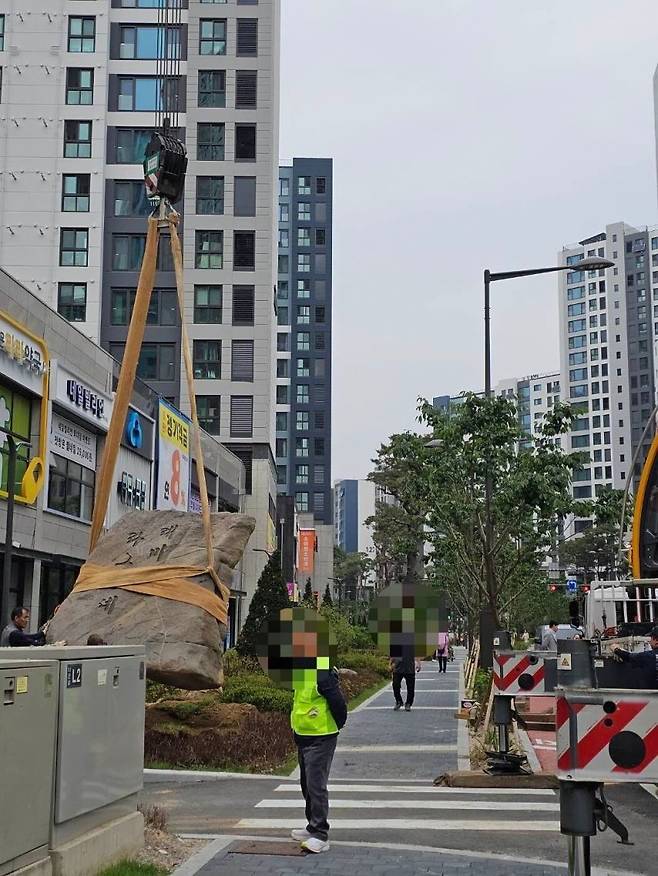 블라) 현재 논란이라는 18억 들인 신축 아파트 조경