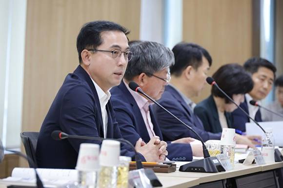 박희조 동구청장이 민선 8기 3주년 성과보고회에서 발언하고 있다.[사진=동구]