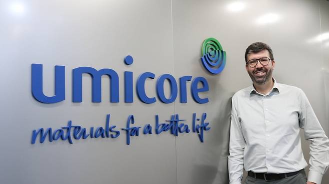 바트 삽 유미코아 대표(CEO)가 지난 23일 한국경제신문과 인터뷰 하고 있다. 유미코아 제공.