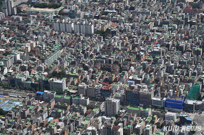 서울 송파구 롯데월드타워에서 바라본 송파구와 강남구 아파트 단지 모습. 곽경근 대기자