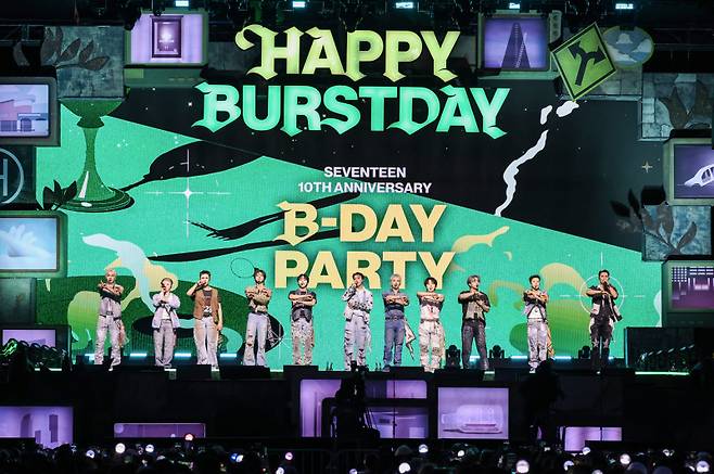 그룹 세븐틴 데뷔 10주년 기념 이벤트 ‘비-데이 파티 : 버스트 스테이지’ 무대. 플레디스엔터테인먼트 제공