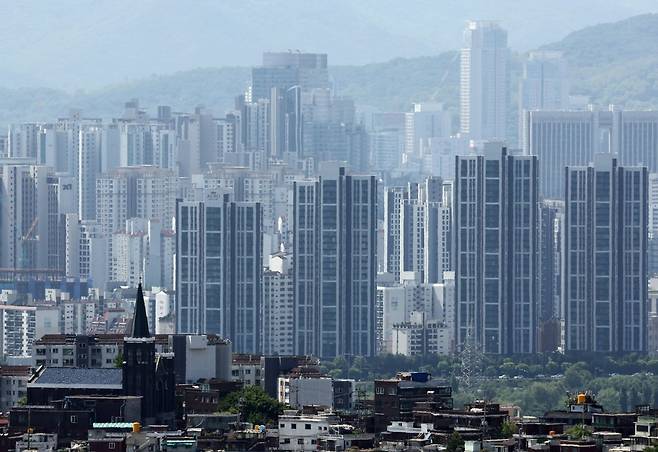 25일 서울 남산에서 바라본 시내 모습. 연합뉴스