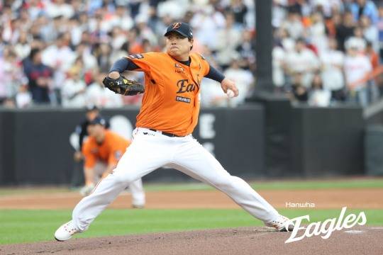 24일 경기에 선발 등판한 한화 류현진. 사진[연합뉴스]