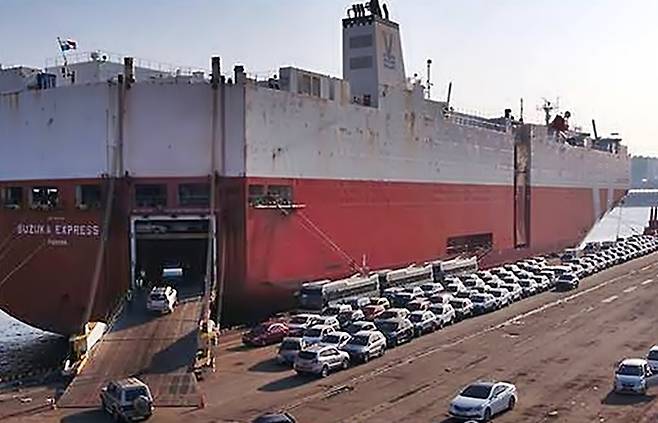 선적 대기 중인 수출용 중고차 [사진출처=연합뉴스]