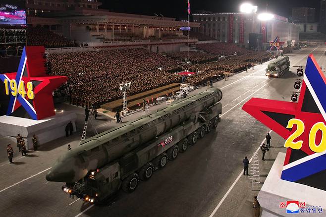 북한 열병식에 등장한 ‘고체 ICBM’ 추정 신형 미사일. [매경DB 자료사진]
