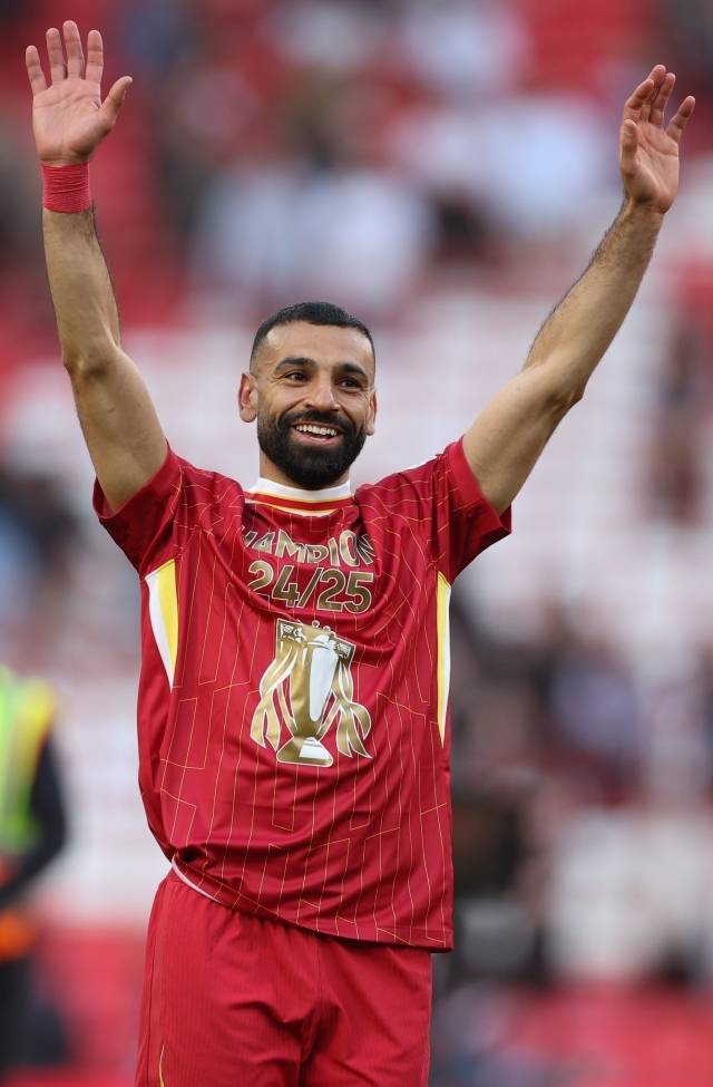 살라는 팬 투표, 축구 전문가 패널 투표를 합산한 결과 최고의 선수로 선정됐다. 버질 반 다이크, 라이언 흐라벤베르흐, 모건 깁스 화이트, 이삭, 브라이언 음뵈모, 데클런 라이스, 크리스 우드를 제치고 당당히 1위에 올랐다. 사진=EPA=연합뉴스