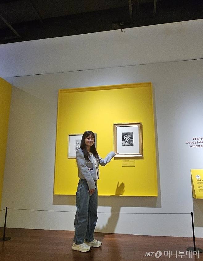 인천 송도 국립세계문자박물관에 마련된 귀스타브 도레 특별전 '상상해, 귀스타브 도레'를 기획한 양진희 학예사. /사진 = 오진영 기자