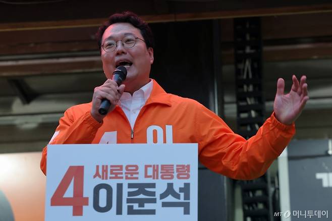 (서울=뉴스1) 박정호 기자 = 천하람 개혁신당 상임선거대책위원장이 공식 선거운동이 시작된 12일 서울 중구 청계광장에서 열린 이준석 대통령 후보 서울 첫 집중유세에서 찬조연설을 하고 있다.  2025.5.12/뉴스1  Copyright (C) 뉴스1. All rights reserved. 무단 전재 및 재배포,  AI학습 이용 금지. /사진=(서울=뉴스1) 박정호 기자