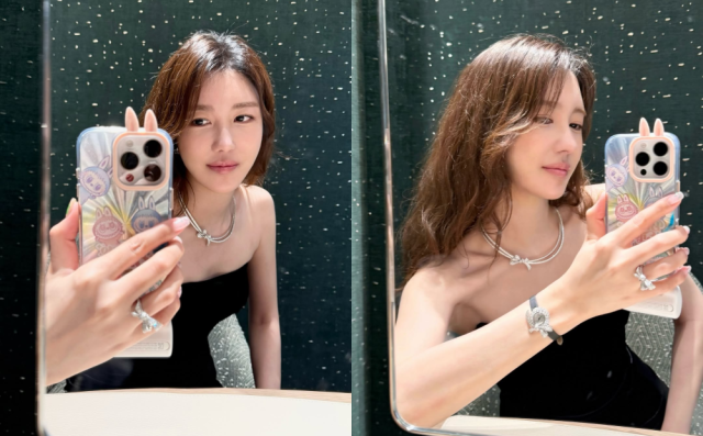 배우 이지아가 거울 앞에서 셀카를 촬영하고 있다. / 이지아 인스타그램 캡처