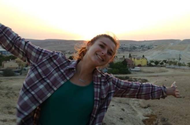 지난 21일(현지시간) 워싱턴 D.C.의 이스라엘 대사관 인근에서 발생한 총격사건으로 사망한 이스라엘 공관원 사라 밀그림(26)의 생전 모습. [월스트리트저널(WSJ) 캡처]