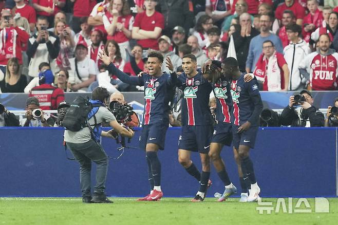 [파리=AP/뉴시스]이강인 결장한 PSG, 프랑스컵 2연패 2025.05.24.