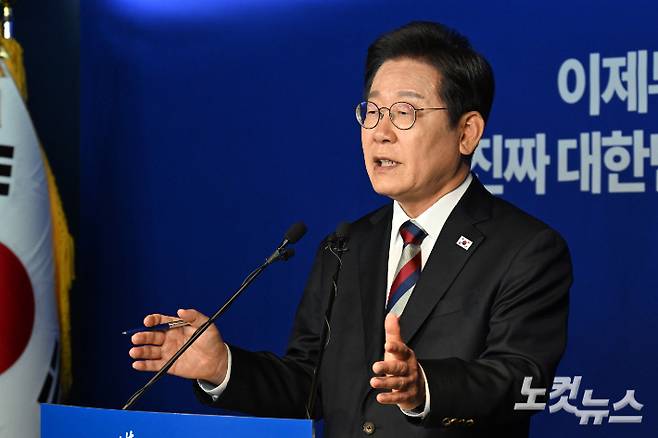 이재명 더불어민주당 대선 후보가 25일 오전 서울 여의도 중앙당사에서 기자간담회를 갖고 있다. 윤창원 기자