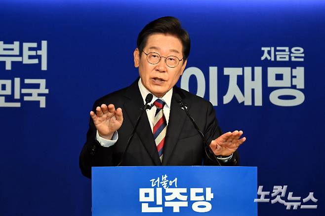 이재명 더불어민주당 대선 후보가 25일 오전 서울 여의도 중앙당사에서 기자간담회를 갖고 있다. 윤창원 기자