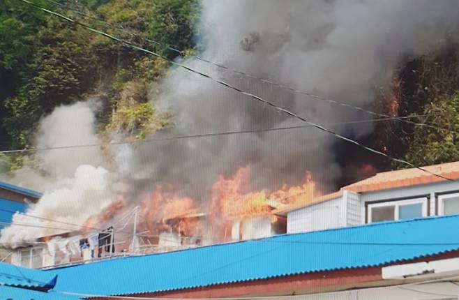 울릉주택 화재. 경북소방본부 제공