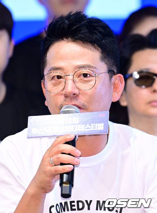 [OSEN=김성락 기자] 2일 오후 서울 종로구 낙원악기상가에서 ‘제12회 부산국제코미디페스티벌’ 기자회견이 열렸다. 부산국제코미디페스티벌(BICF)는 오늘 8월 23일(금)부터 9월 1일(일)까지 10일간 부산에서 개최된다. 개그맨 김준호가 인사말을 전하고 있다. 2024.08.02 / ksl0919@osen.co.kr