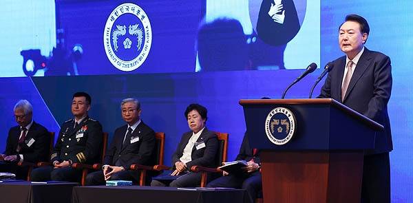 ▲2024년 11월 22일 서울 장충동 신라호텔에서 개최된 국가조찬기도회에서 윤석열 전 대통령이 국정에 대한 소회를 밝히고 있다. ⓒ대통령실