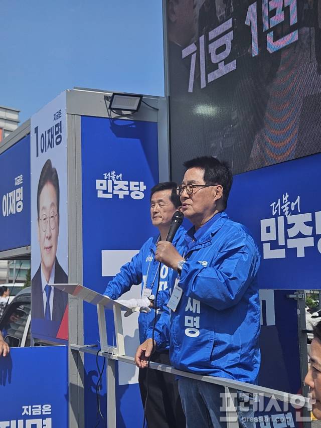 ▲박지원 더불어민주당 공동선대위원장이 광주 서구 이 염주동 롯데마트 월드컵점 앞에서 "광주가 전국 최고 투표율,득표율 1위를 해달라"고 호소하고 있다.2025.05.25ⓒ독자