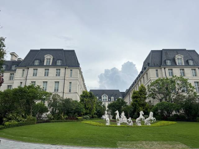 화웨이의 연구개발(R&D) 인력이 모여 있는 중국 광둥성 둥관시 시춘캠퍼스의 프랑스 베르사유궁전을 모티브로 지어진 건물. 김광수 특파원