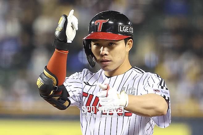 ▲ 리드오프 타순으로 이동한 뒤 유독 타격이 풀리지 않고 있는 문성주 ⓒ곽혜미 기자