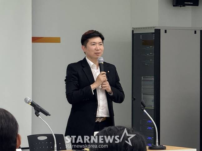 유승민 대한체육회장이 24일 김해종합운동장 리셉션실에서 열린 2025 학생선수 학부모 간담회에서 인사말을 하고 있다. /사진=양정웅 기자
