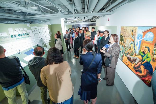 5·18민주화운동 45주년 기념특별전 '소년이 온다'를 관람하고 있는 시민들