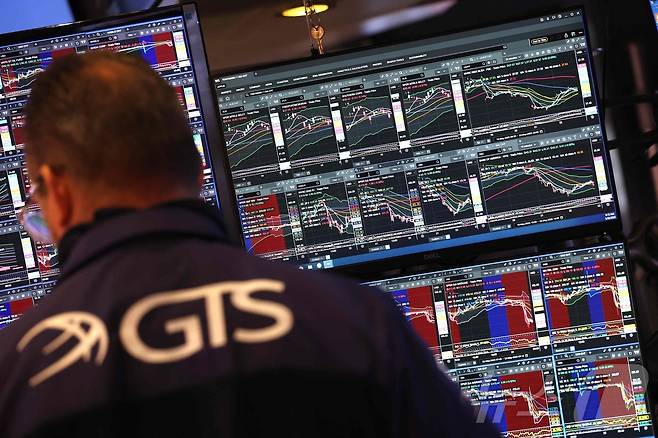 뉴욕증권거래소 트레이더 ⓒ AFP=뉴스1