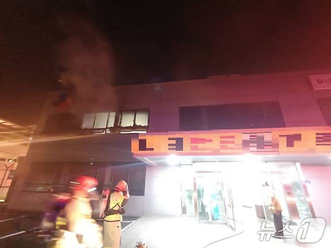 서산 대산읍 사무실 화재 현장. (서산소방서 제공, 재판매 및 DB 금지) / 뉴스1