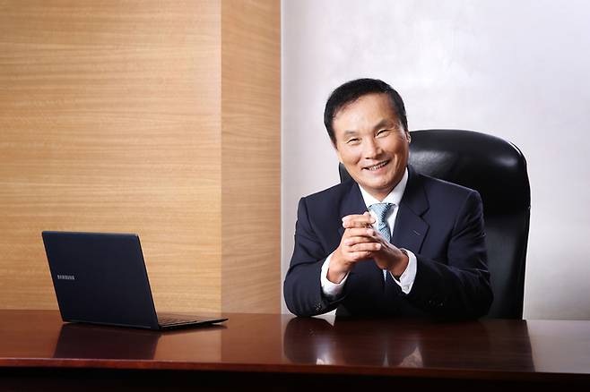 골프 아이엔씨가 선정한 ‘아시아 골프산업에서 가장 영향력 있는 인물’ 1위에 오른 골프존그룹 김영찬 회장. 사진 | 골프존그룹