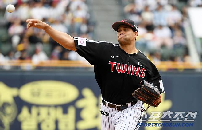 6일 잠실구장에서 열린 두산 베어스와 LG 트윈스의 경기. LG 치리노스가 역투하고 있다. 잠실=박재만 기자 pjm@sportschosun.com/2025.05.06/