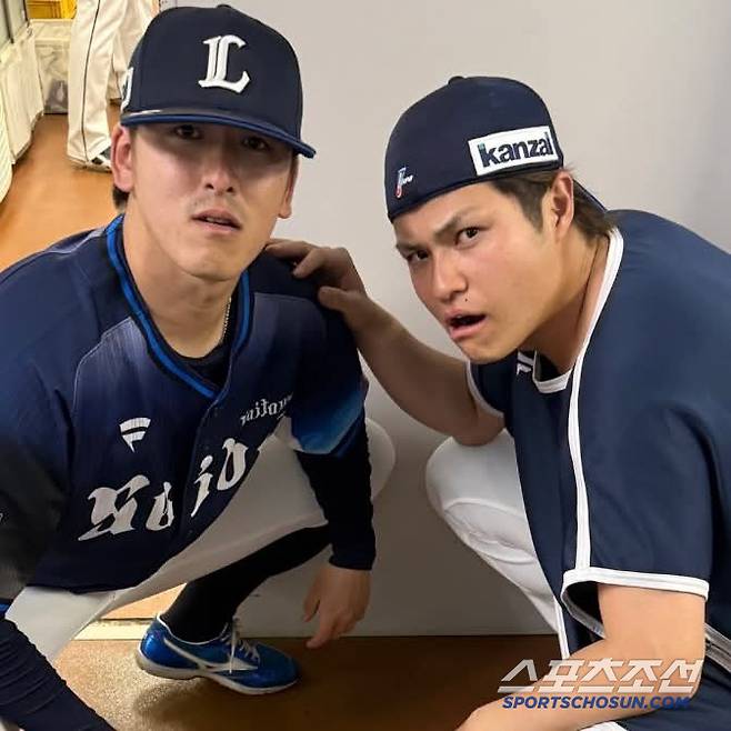 세이부는 25일 지바 롯데를 상대로 시즌 11번째 영봉승을 올렸다. 선발 스미다(왼쪽)가 6이닝 무실점, 0.2이닝 무실점을 기록했다. 사진캡처=세이부 라이온즈 SNS